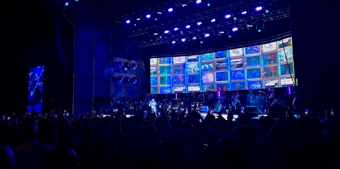 Yandel Sinfónico hace vibrar Gran Canaria con una noche única de reguetón y orquesta en directo