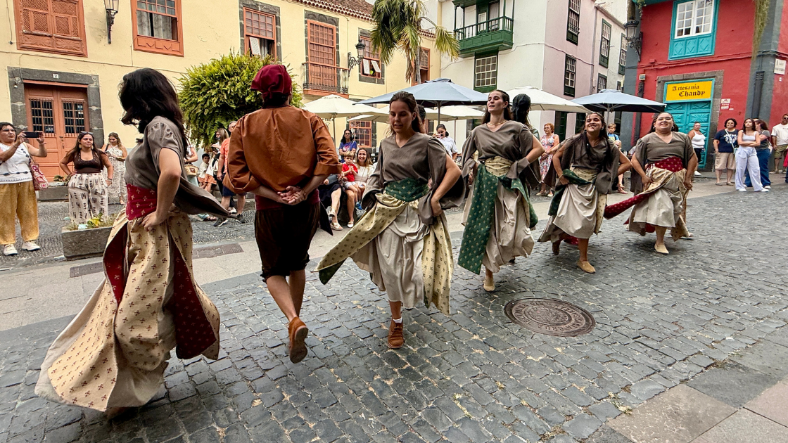 Actores en las calle de Santa Cruz de La Palma Día del Corsario