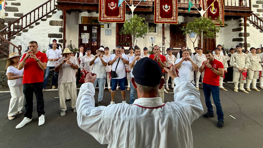 Romances: cantos, toques y bailes reúne a nuestro folclore en homenaje a la Virgen