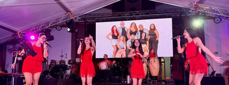 Fuencaliente baila con Nueva Línea, Grupo Bomba y Wes DJ en la verbena más emotiva de la Vendimia