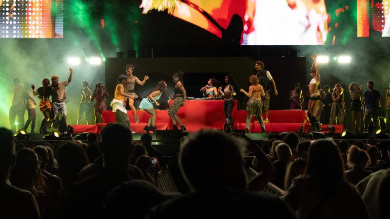 Tazacorte cierra su década de amor con Laura Pausini y Nathy Peluso