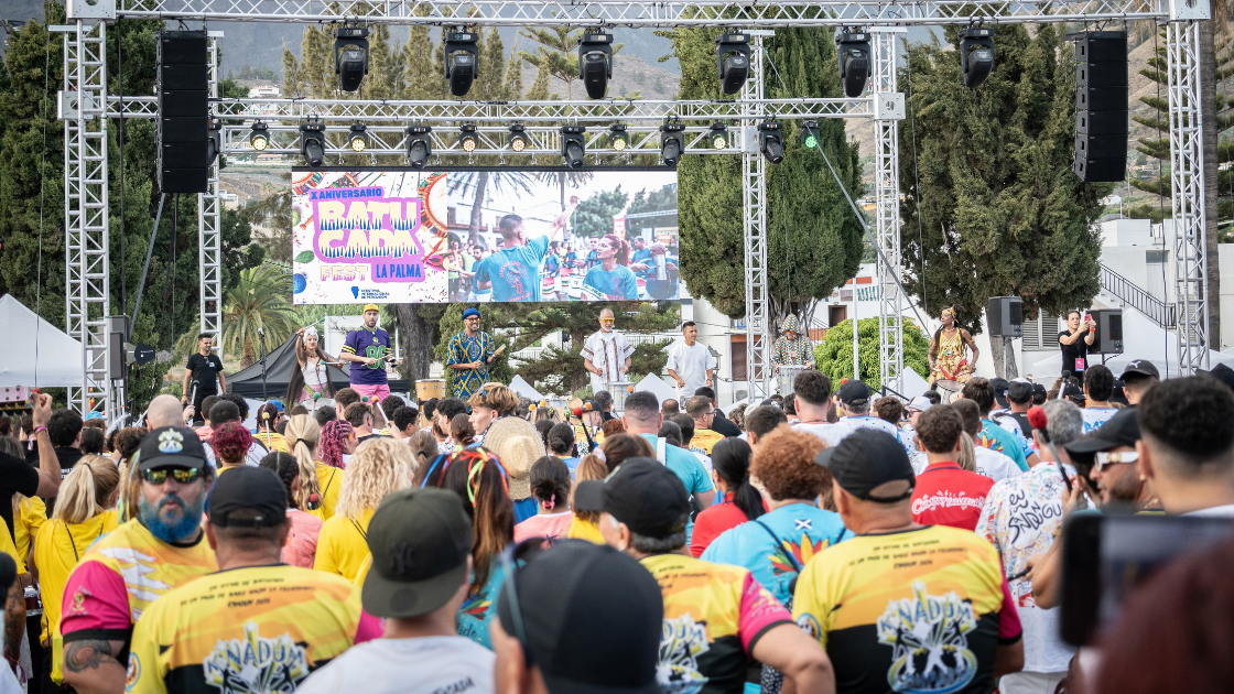 Los Llanos vibra al ritmo de más de 800 percusionistas en el X Batucada Fest
